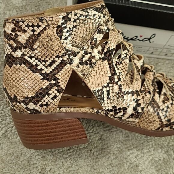 Qupid booties - Picture 7 of 8